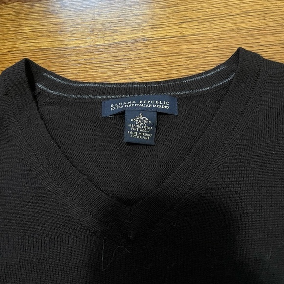 Banana Republic Men's Brown V Neck Italian Merino Wool Sweater - Picture 3 of 6